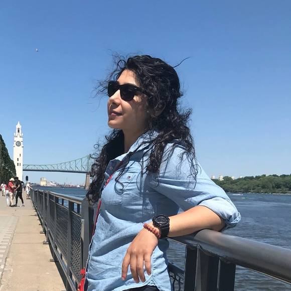 Meet your Posher, Helia - Picture 1 of 1